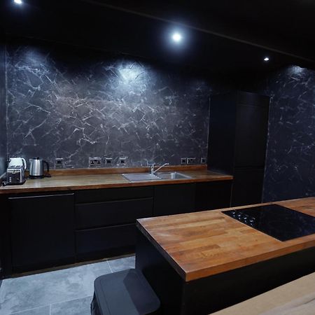 Nero Suite Sleeps Fourteen Manchester Esterno foto
