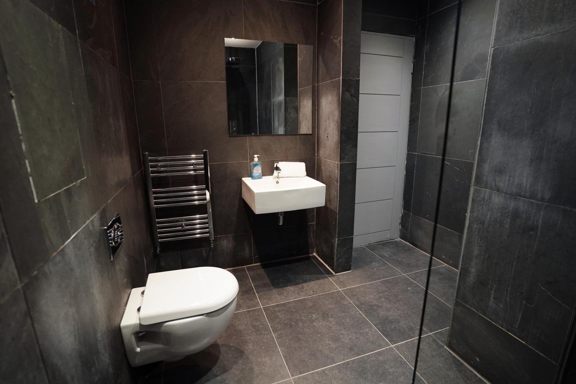 Nero Suite Sleeps Fourteen Manchester Esterno foto