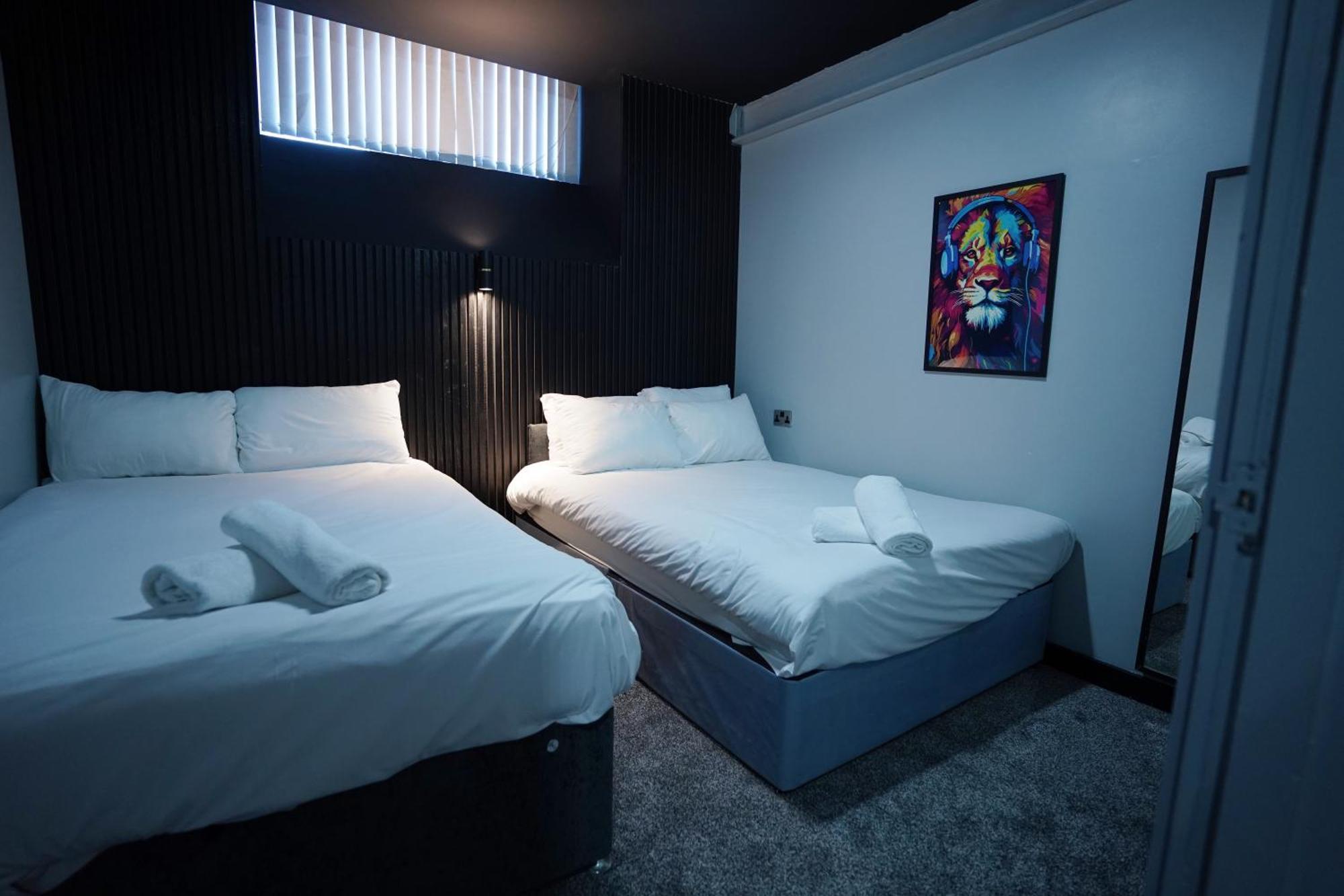 Nero Suite Sleeps Fourteen Manchester Esterno foto