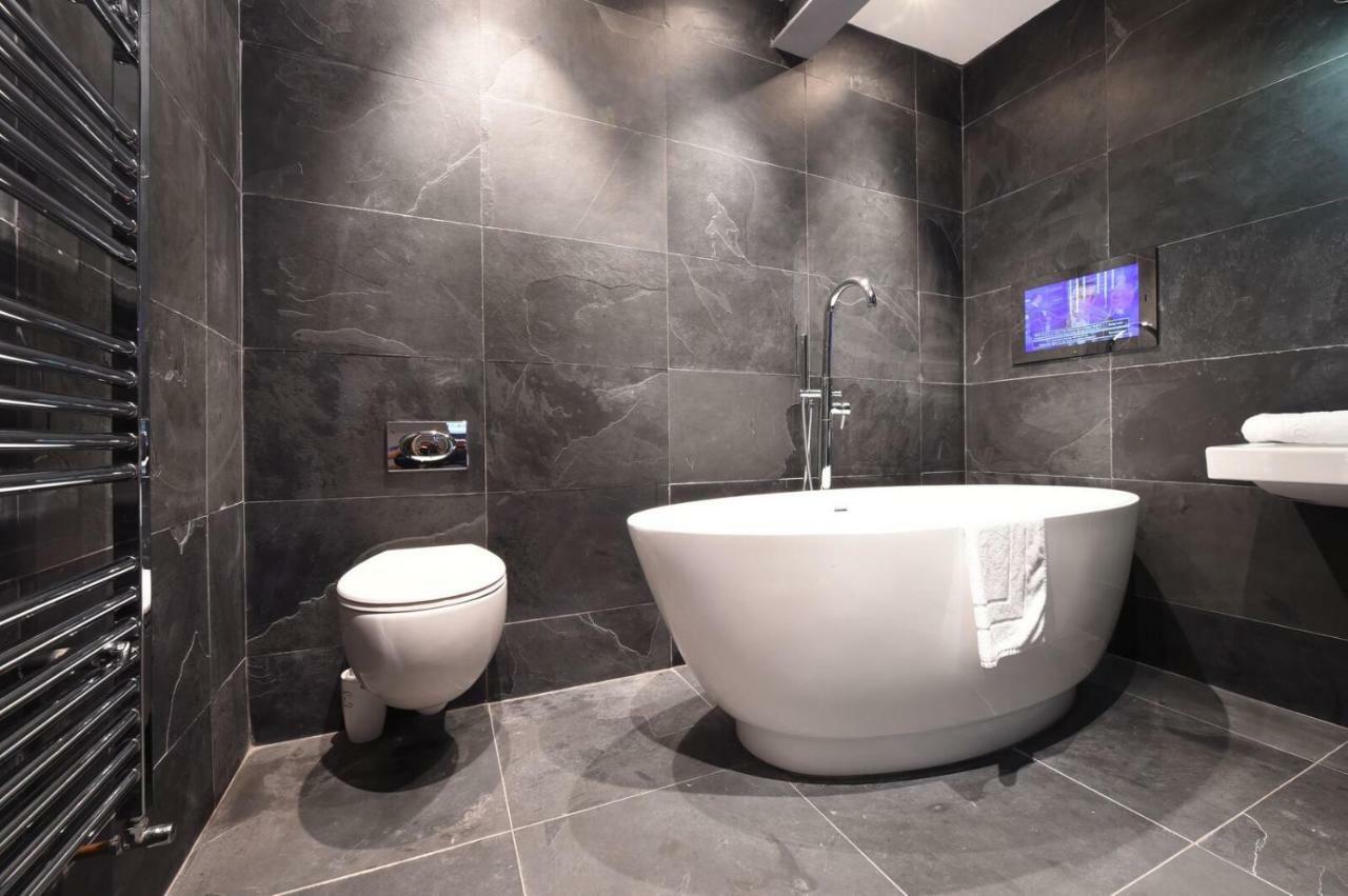 Nero Suite Sleeps Fourteen Manchester Esterno foto
